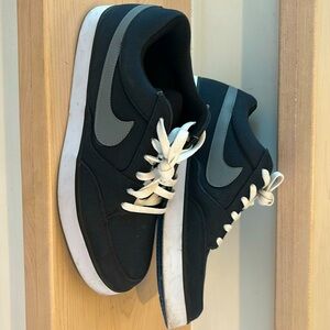 Men’s Nike Avid canvas skateboarding US size 12 black with grey swoosh